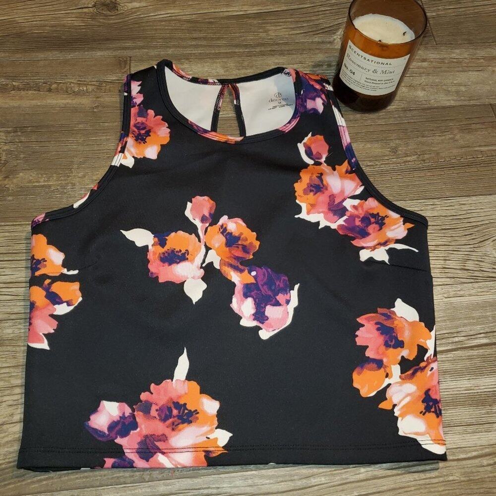 Excellent Flower CropTop by Decree 🏃 🏃‍♂️ 🏃‍♀️